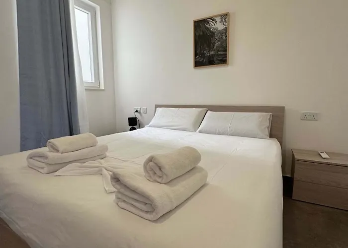 New Modern And Spacious 2b - By Hostmt *