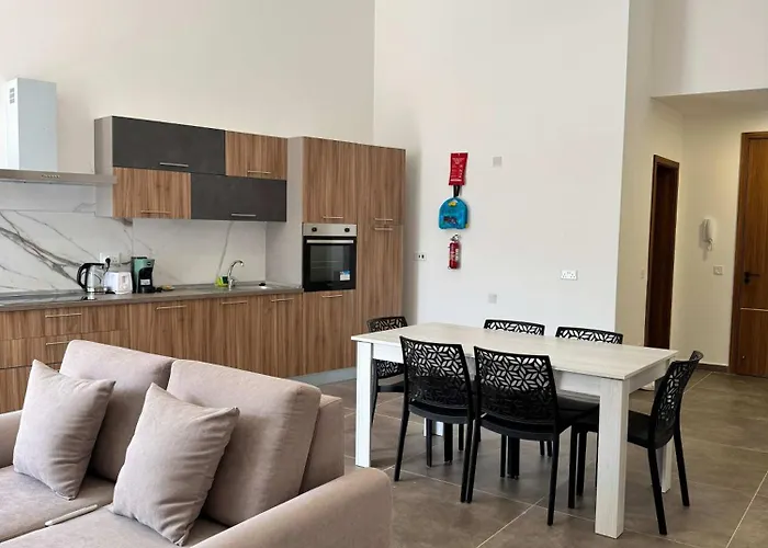 New Modern And Spacious 2b - By Hostmt Διαμέρισμα