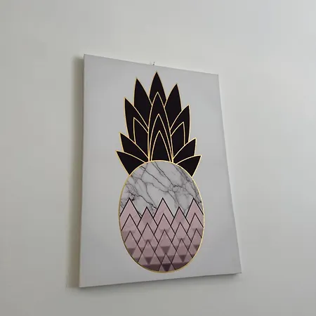 New Modern And Spacious 2b - By Hostmt Apartmán *