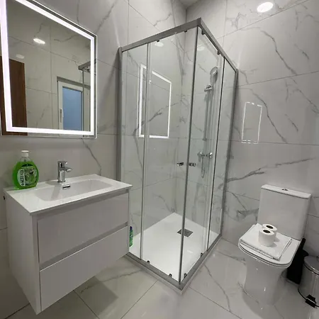 Apartmán New Modern And Spacious 2b - By Hostmt *