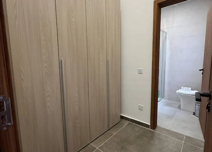 New Modern And Spacious 2b - By Hostmt